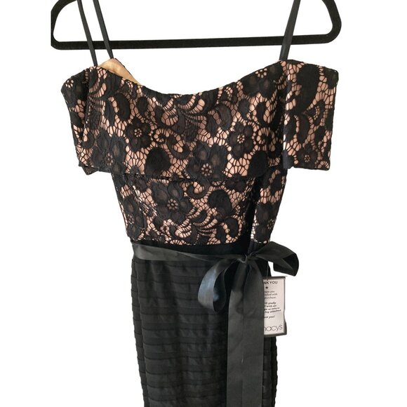 NWT Betsy & Adam Petite Lace-Top Off-The-Shoulder Gown Black SZ 14P - Picture 2 of 10